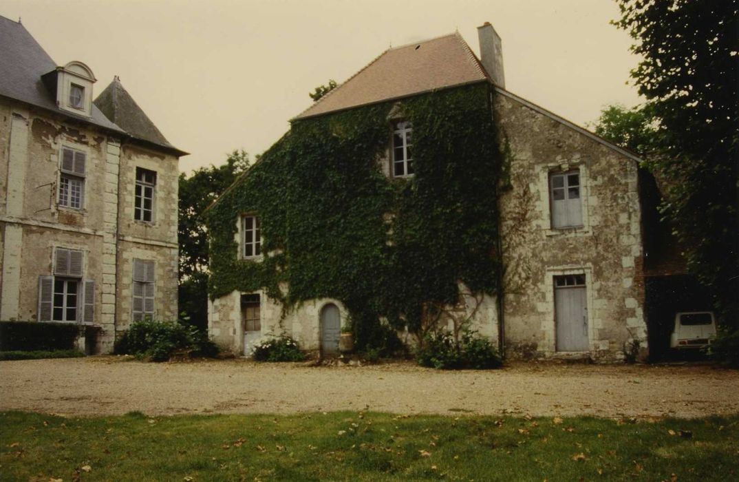 Château : Ancien châtelet d’entrée, façade nord-est, vue générale