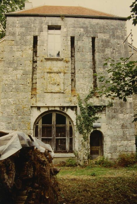 Château : Ancien châtelet d’entrée, façade sud, vue générale