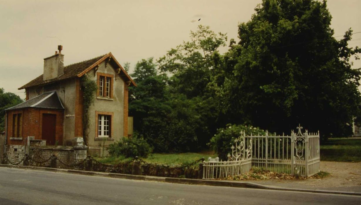 Château : Pavillon de gardien, vue générale