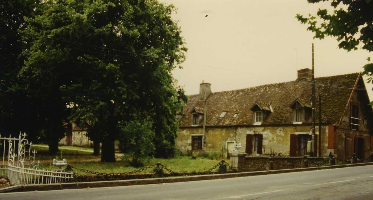 Château : Communs, ensemble nord-est, vue partielle