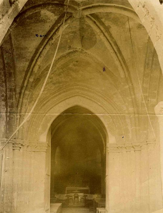 Eglise Saint-Symphorien : Porche occidental, vue générale