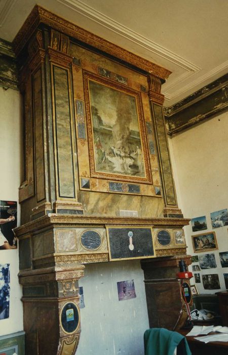 Château de la Maisonfort : Aile est, 1er étage, vue générale d’une cheminée