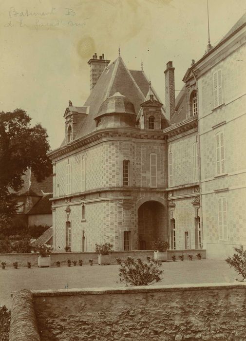 Château de la Maisonfort : Pavillon d’angle sud-ouest, vue générale