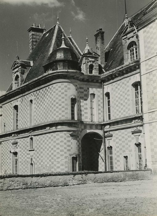 Château de la Maisonfort : Pavillon d’angle sud-ouest, vue générale