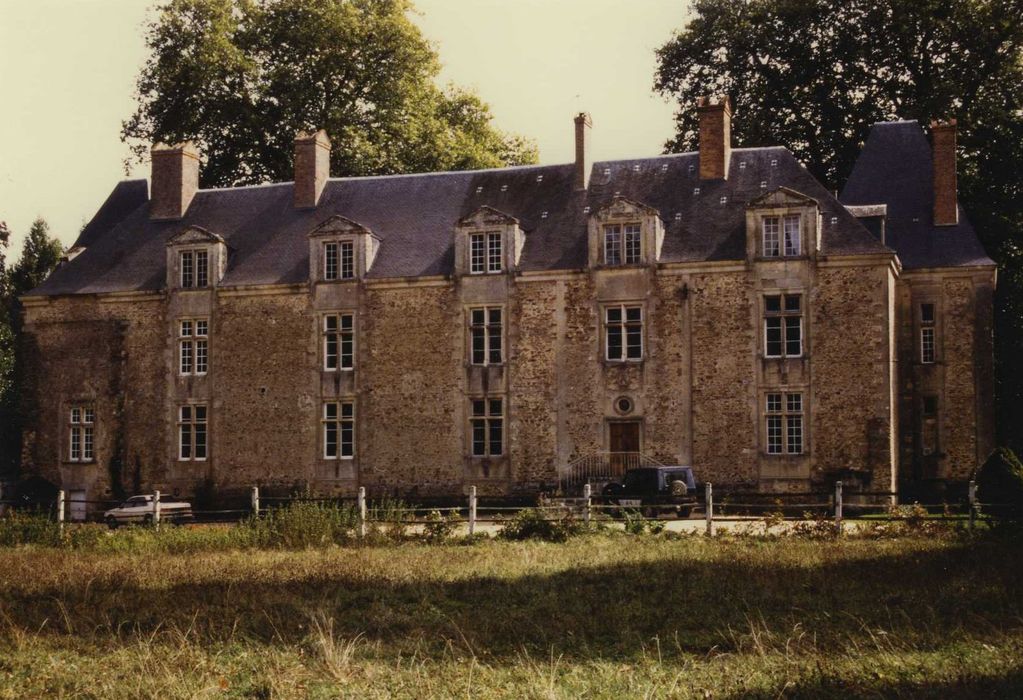 Château de Coulon : Façade ouest, vue générale