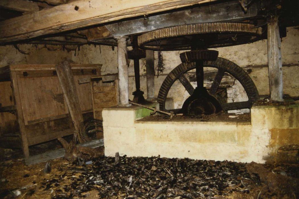 Château de Coulon : Moulin, rez-de-chaussée, vue générale du mécanisme