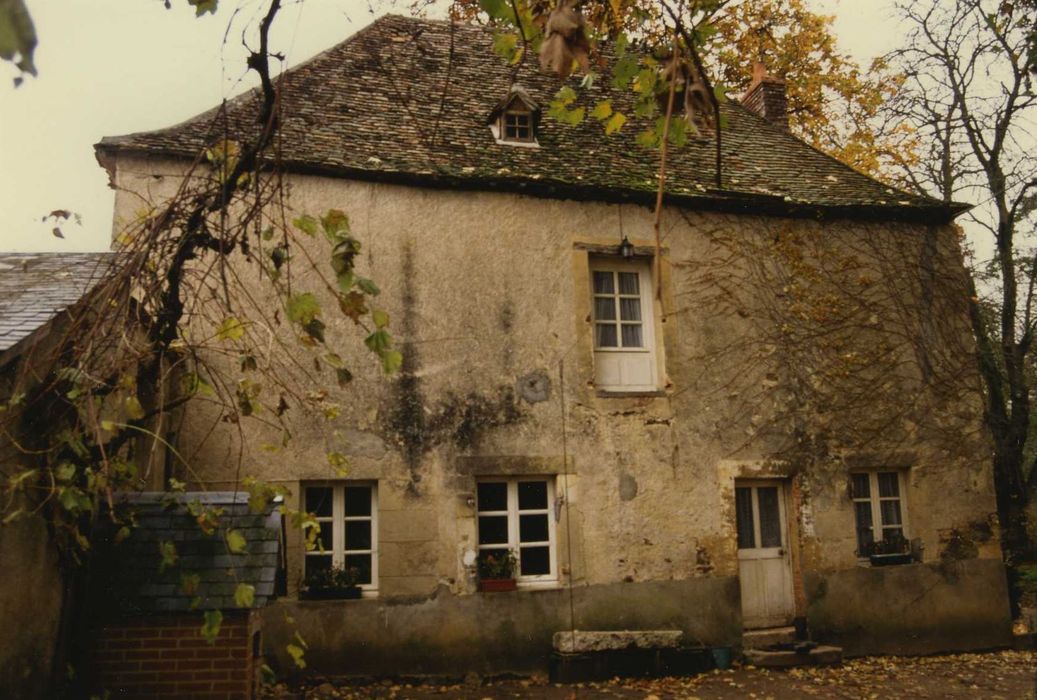 Château de Coulon : Ancien presbytère, façade est, vue générale