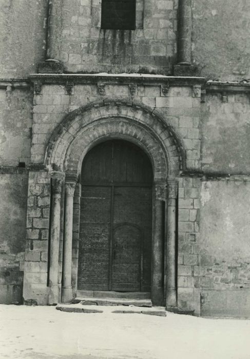 Eglise Saint-Etienne : Portail occidental, vue générale