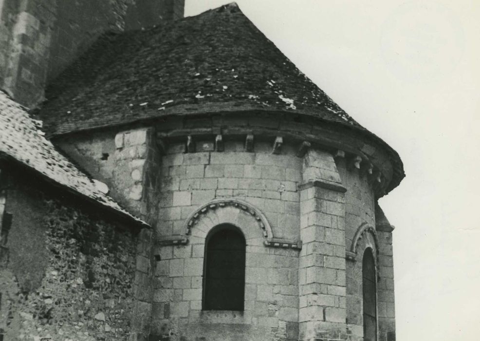 Eglise Saint-Etienne : Chevet, vue partielle