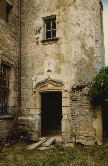 Manoir de Chezelles : Façade nord, porte d’accès à la cour d’escalier