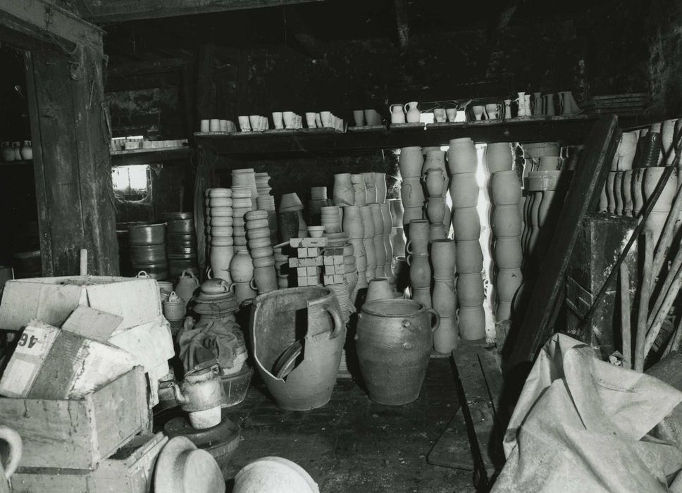 Ateliers et fours de potiers de La Borne (également sur commune de Morogues) : Atelier, vue partielle