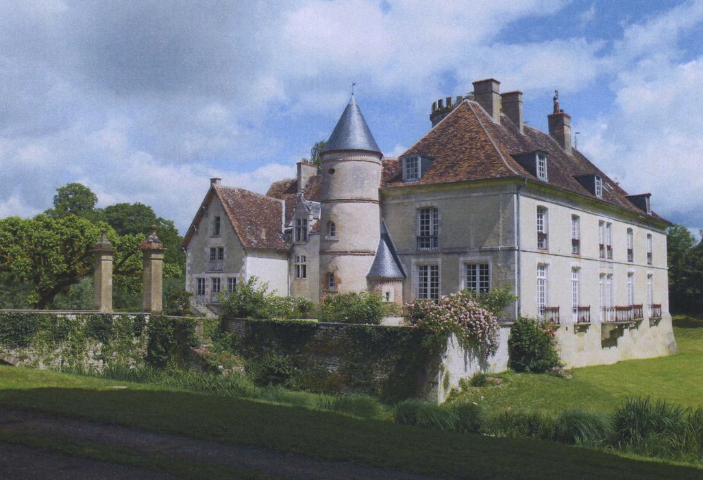 Château de Pesselières : Ensemble sud-est, vue générale