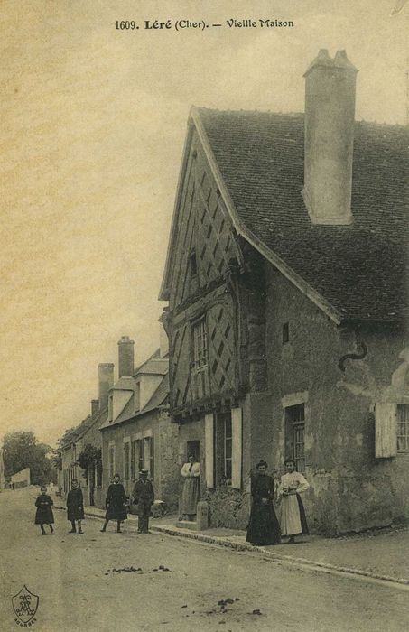 Maison en bois : Façade sur rue, vue générale