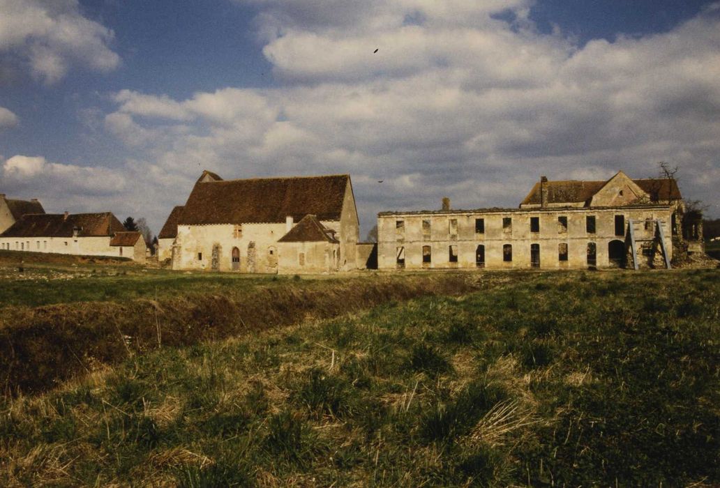 Abbaye Notre-Dame de Fontmorigny : Ensemble sud, vue générale