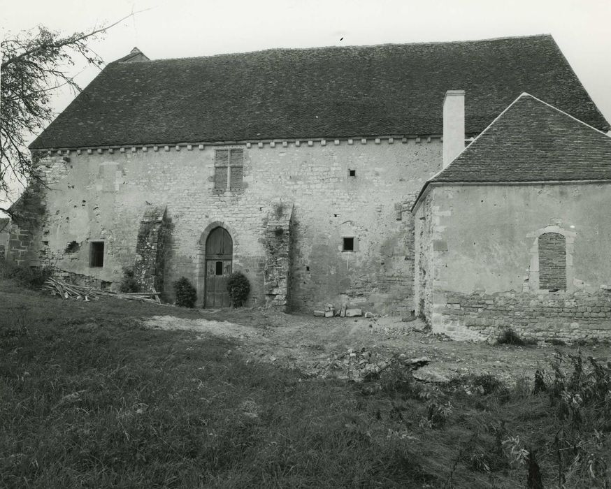 Abbaye Notre-Dame de Fontmorigny : Bâtiment des convers et boulangerie, ensemble sud, vue générale