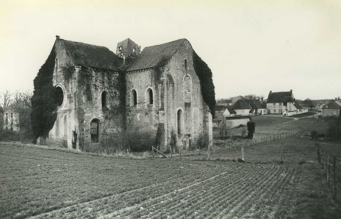 Abbaye Notre-Dame de Fontmorigny : Eglise abbatiale, ensemble nord-est, vuegénérale