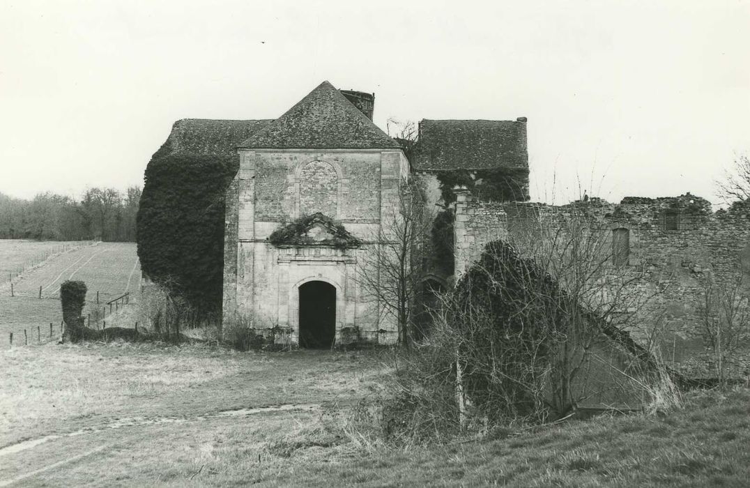 Abbaye Notre-Dame de Fontmorigny : Ensemble ouest, vue générale