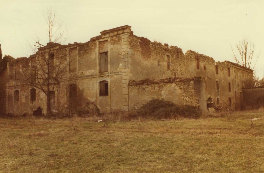 Abbaye Notre-Dame de Fontmorigny :Logement abbatial, façades nord et ouest, vuegénérale