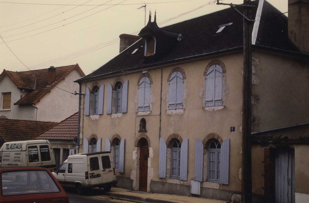 Maison : Façade sur rue, vue générale