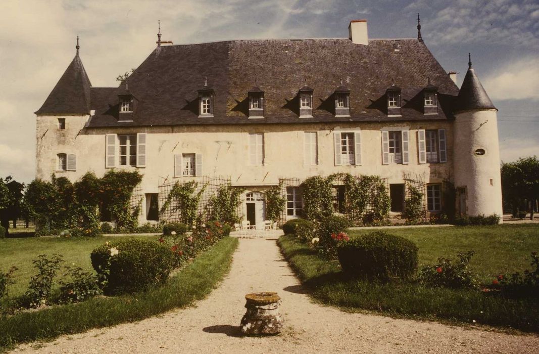 Château d'Autry : Façade sud, vue générale