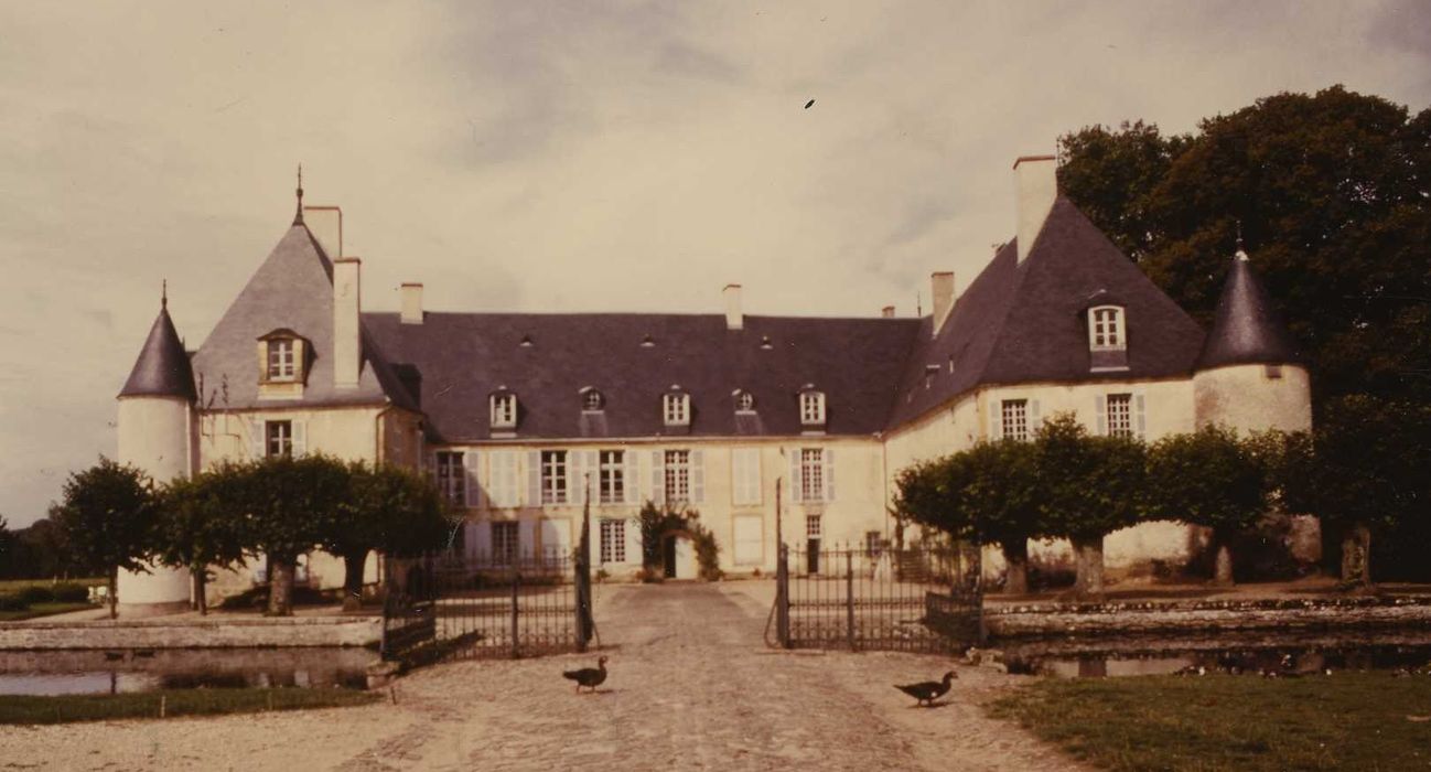 Château d'Autry : Ensemble est, vue générale