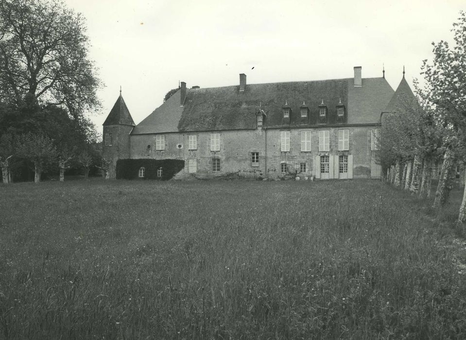 Château d'Autry : Façade ouest, vue générale