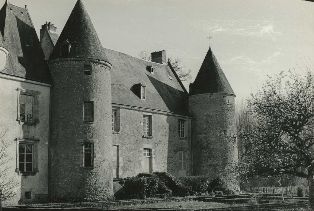 Château de Chevilly : Ensemble nord-ouest, vue générale