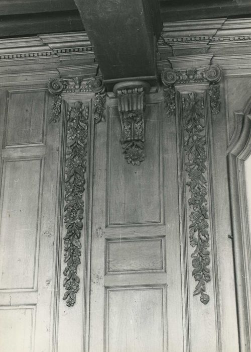 Ancienne abbaye de Loroy : Salle à manger, détail des lambris de revêtement