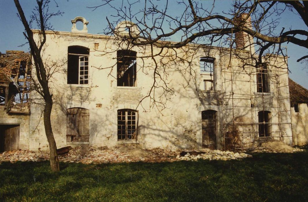 Maison de Varennes : Façade est, vue générale