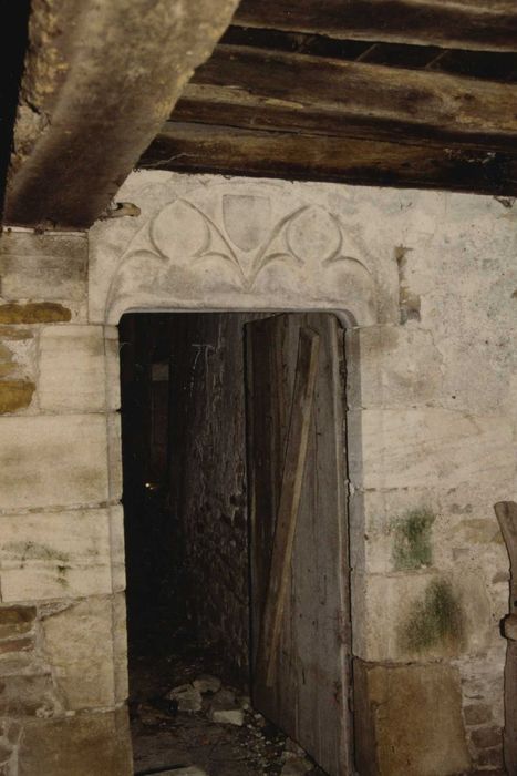 Maison de Varennes : Rez-de-chaussée, détail d’un encadrement de porte