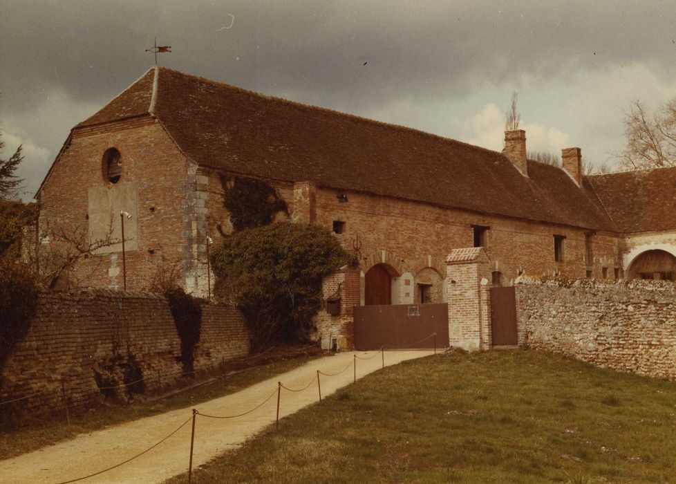 Château de Nancay : Ferme, aile ouest, vue générale