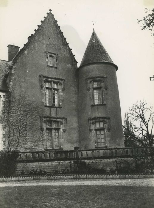 Château de Lienesse : Façade ouest, vue partielle