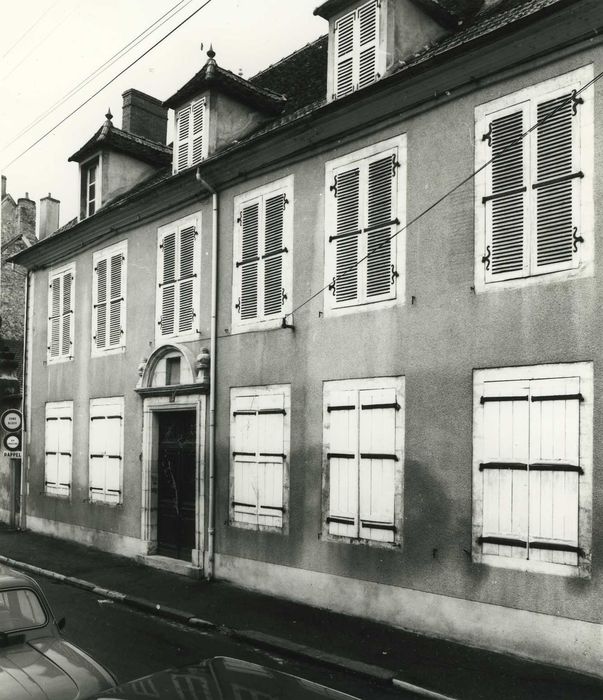 Maison : Façade sur rue, vue générale