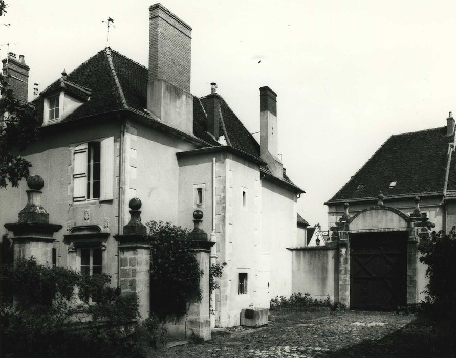 Maison : Façade sur jardin, vue partielle