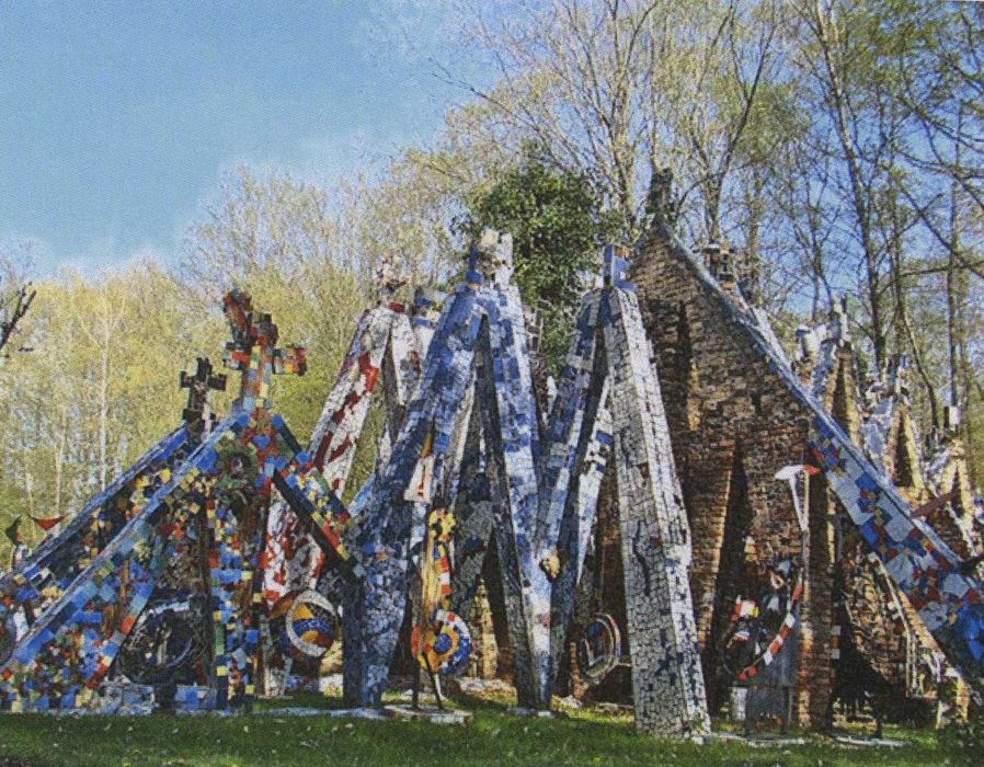 Ensemble bâti par le céramiste Jean Linard (1931 – 2010) : Vue partielle