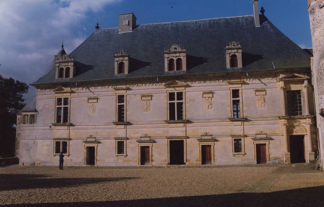 Château de Boucard : Aile nord, façade sud, vue générale