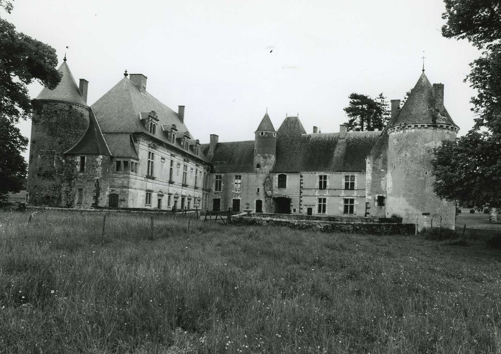 Château de Boucard : Ensemble sud-ouest, vue générale