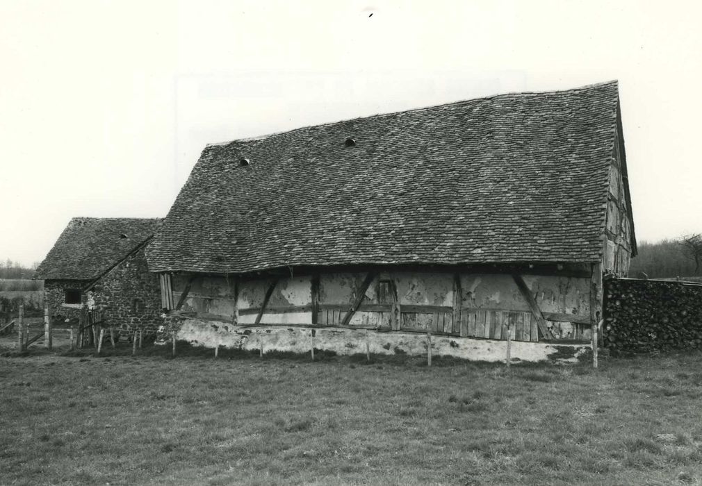 Locature de la Gravière : Grange étable, façade sud, vue générale