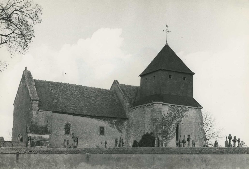 Eglise Saint-Paxent : façade latérale nord, vue générale