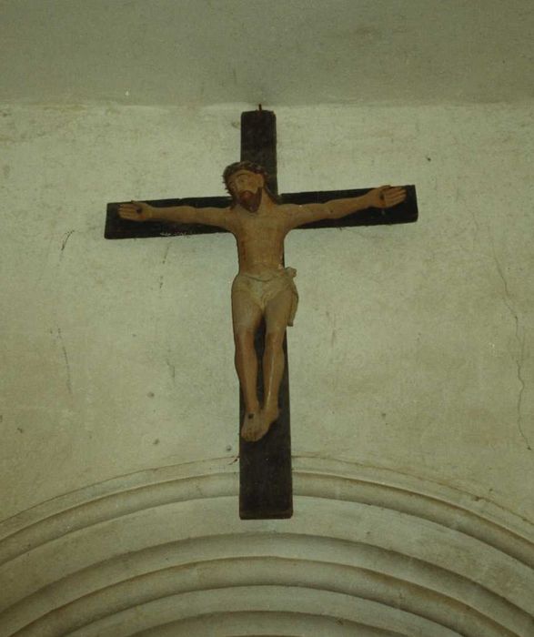 Statue : Christ en croix, vue générale