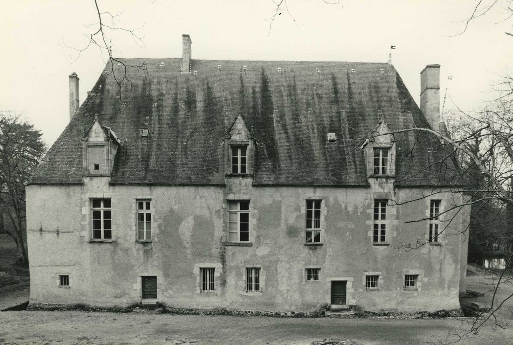 Château de la Forêt-Grailly : Façade est, vue générale