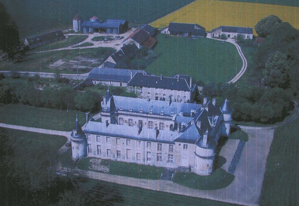 Château de Turly : Vue aérienne de l’ensemble du château