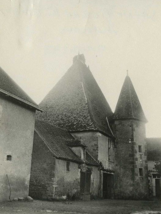 Manoir : Façade sud-ouest, vue générale