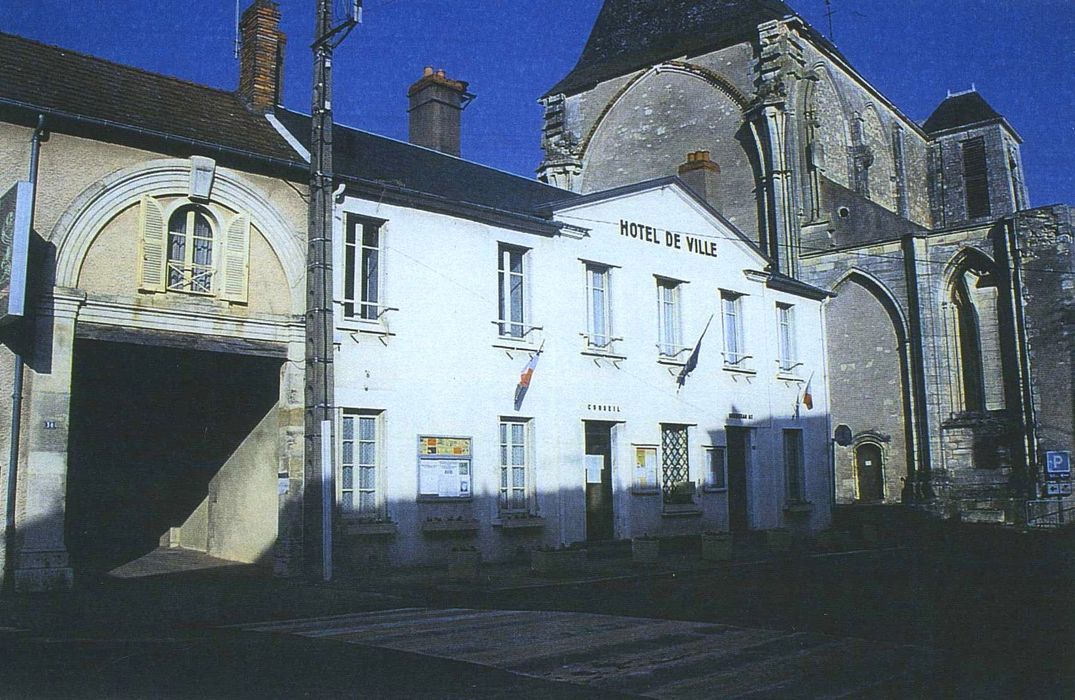 Ancienne abbaye : Grande entrée de l’abbaye, vue générale