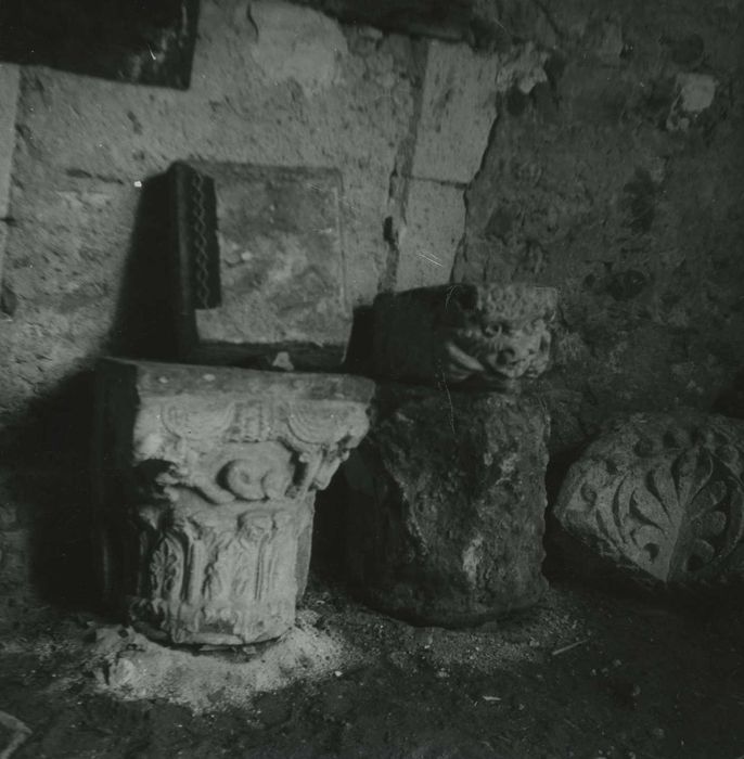 corbeau, chapiteau (tailloir), chapiteau de colonne engagée - © Ministère de la Culture (France), Médiathèque du patrimoine et de la photographie, tous droits réservés