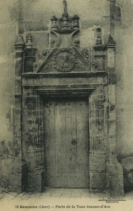 Tour de Jeanne d'Arc : Porte d’accès à la tour, vue générale