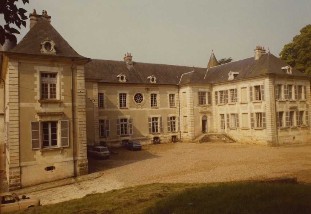 Château de Beaujeu : Ensemble nord-ouest, vue générale