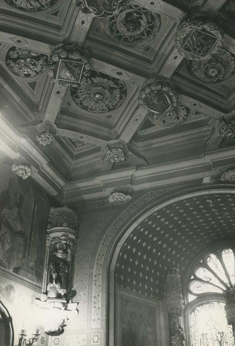 Château : Chapelle, vue partielle du plafond à caisson