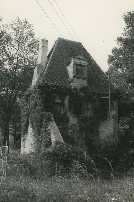 Château : Pavillon est, façade sud, vue générale