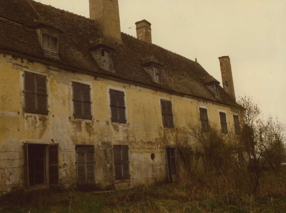 Château de Bigny : Aile nord en retour d’équerre, façade est, vue partielle